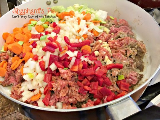 Shepherd's Pie | Can't Stay Out of the Kitchen | the BEST #Shepherd'sPie ever! Love this recipe. #beef #glutenfree #potatoes #Italiansausage