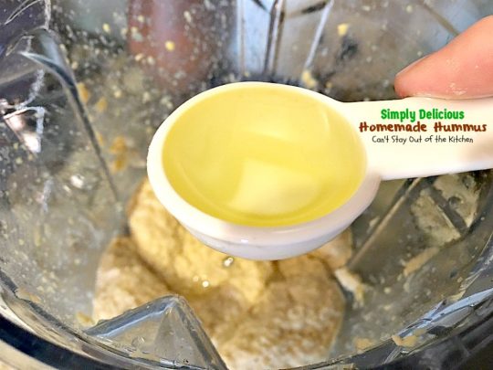 Simply Delicious Homemade Hummus | Can't Stay Out of the Kitchen | delicious #hummus recipe that's healthy, low calorie, #vegan & #glutenfree. Great #appetizer for #tailgating parties, too.