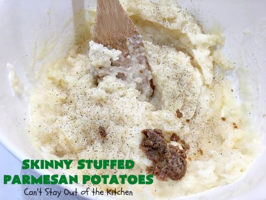 Skinny Stuffed Parmesan Potatoes | This easy #potato #recipe is a terrific way to enjoy #BakedPotatoes without all the calories. Only 150 calories per serving! Perfect #SideDish for #holidays like #FathersDay or special occasion meals with company. #ParmesanCheese #SkinnyStuffedParmesanPotatoes #GlutenFree