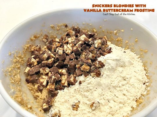 Snickers Blondies with Vanilla Buttercream Frosting | Can't Stay Out of the Kitchen | these outrageous #brownies are divine! The frosting is oh, so heavenly. One bite and you'll be drooling! #dessert #snickers #chocolate
