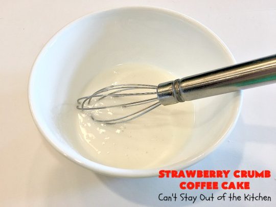 Strawberry Crumb Coffee Cake | Can't Stay Out of the Kitchen | this fantastic #coffeecake can be served for #breakfast or #dessert. It's terrific for company or #holiday meals. It's so scrumptious you'll find yourself drooling over every bite! #cake #strawberries