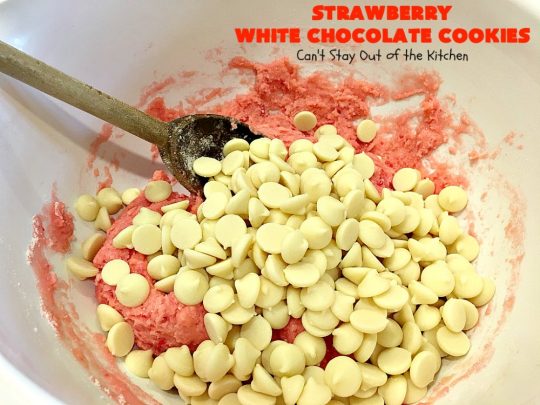 Strawberry White Chocolate Cookies | Can't Stay Out of the Kitchen | super easy 4-ingredient #cookie recipe! It's ideal for #Christmas cookie exchanges and #holiday parties. #strawberry #chocolate #dessert