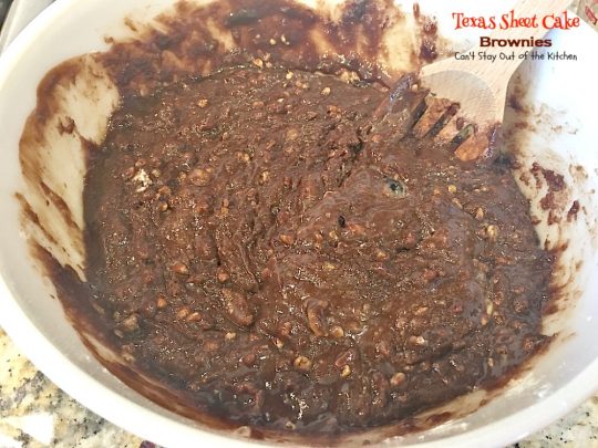 Texas Sheet Cake Brownies | Can't Stay Out of the Kitchen | oh my goodness, these #brownies are so amazing. If you're a #chocolate lover you won't be able to get enough of them! #dessert #tailgating