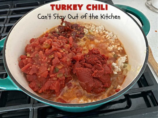 Turkey Chili | Can't Stay Out of the Kitchen | this is a fantastic way to enjoy #chili without excess calories. They #GroundTurkey is flavored from #ChiliPowder, #MixedChiliBeans & #ChipotlePeppersInAdoboSauce. Add #cornbread and you have a meal made in heaven. #chili #TurkeyChili #GlutenFree