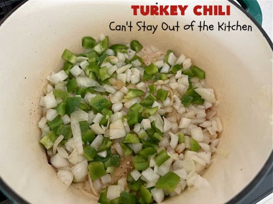 Turkey Chili | Can't Stay Out of the Kitchen | this is a fantastic way to enjoy #chili without excess calories. They #GroundTurkey is flavored from #ChiliPowder, #MixedChiliBeans & #ChipotlePeppersInAdoboSauce. Add #cornbread and you have a meal made in heaven. #chili #TurkeyChili #GlutenFree