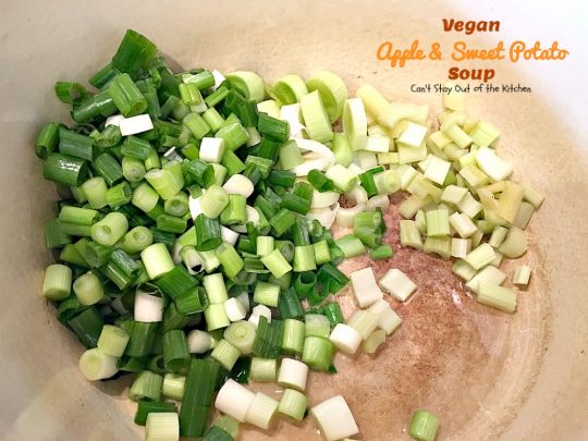 Vegan Apple and Sweet Potato Soup | Can't Stay Out of the Kitchen | this #soup is so delicious (& easy to make) that you won't believe it's healthy, low calorie, #glutenfree & #vegan. Incredibly great comfort food! #apples #sweetpotatoes 