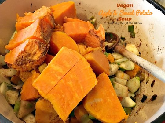 Vegan Apple and Sweet Potato Soup | Can't Stay Out of the Kitchen | this #soup is so delicious (& easy to make) that you won't believe it's healthy, low calorie, #glutenfree & #vegan. Incredibly great comfort food! #apples #sweetpotatoes 