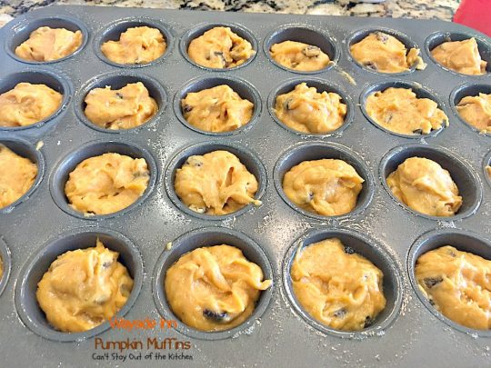 Wayside Inn Pumpkin Muffins | Can't Stay Out of the Kitchen | these fabulous #muffins are served at the historic Longellow's Wayside Inn in Sudbury, Massachusetts. Great for a #holiday #breakfast. #pumpkin #raisins