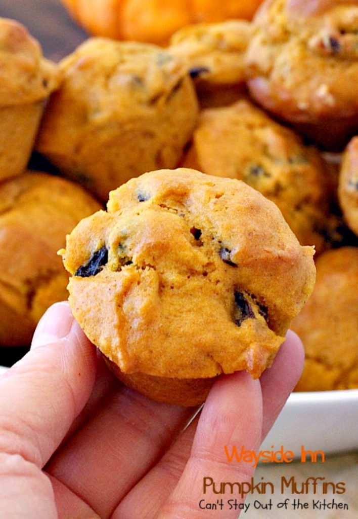 Wayside Inn Pumpkin Muffins | Can't Stay Out of the Kitchen | these fabulous #muffins are served at the historic Longellow's Wayside Inn in Sudbury, Massachusetts. Great for a #holiday #breakfast. #pumpkin #raisins