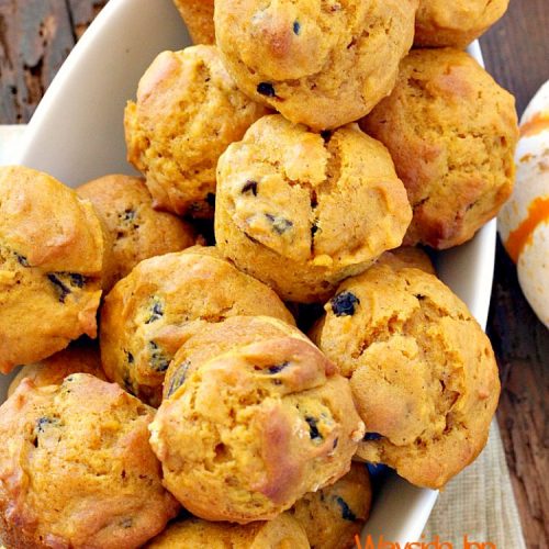 Wayside Inn Pumpkin Muffins | Can't Stay Out of the Kitchen | these fabulous #muffins are served at the historic Longellow's Wayside Inn in Sudbury, Massachusetts. Great for a #holiday #breakfast. #pumpkin #raisins