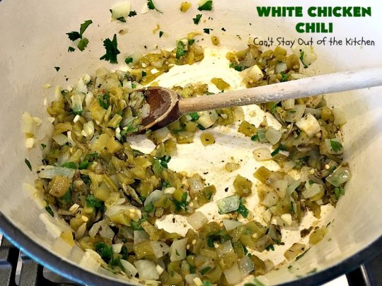 White Chicken Chili | Can't Stay Out of the Kitchen | We love this amazing #TexMex #soup. It's the perfect  #chili for cold, winter nights. Healthy &  #glutenfree. #chicken
