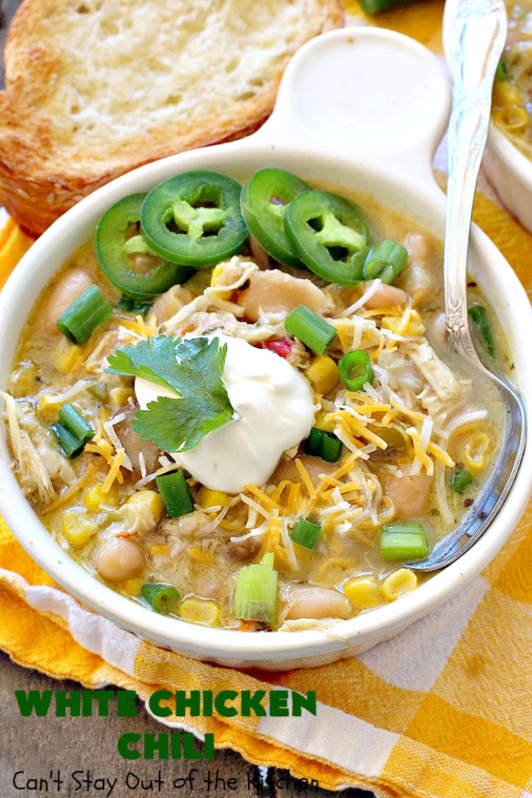 White Chicken Chili | Can't Stay Out of the Kitchen | We love this amazing #TexMex #soup. It's the perfect #chili for cold, winter nights. Healthy & #glutenfree. #chicken