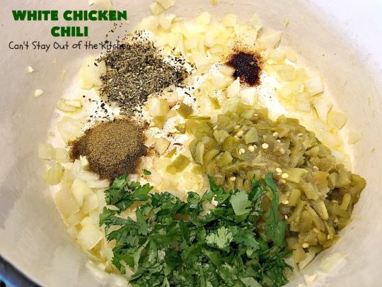 White Chicken Chili | Can't Stay Out of the Kitchen | We love this amazing #TexMex #soup. It's the perfect  #chili for cold, winter nights. Healthy &  #glutenfree. #chicken